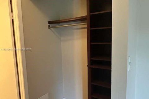 Condo in Miramar, Florida, 3 bedrooms  № 1997017 - photo 23