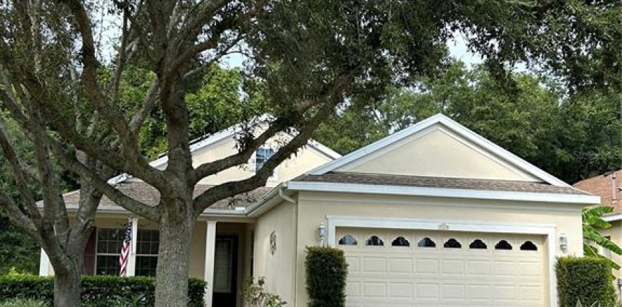 House in Clermont, Florida 2 bedrooms, 141.95 sq.m. № 2259075