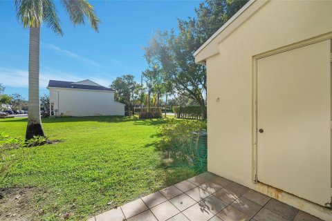 Townhouse in Weston, Florida 2 bedrooms, 103.12 sq.m. № 2400022 - photo 25
