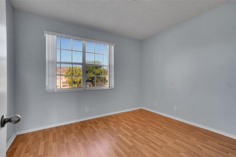 Townhouse in Weston, Florida 2 bedrooms, 103.12 sq.m. № 2400022 - photo 16