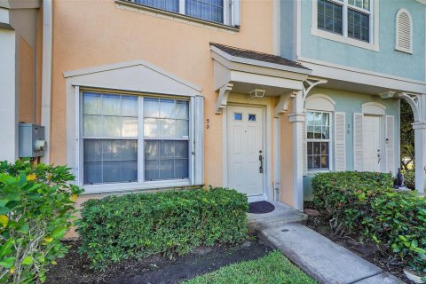 Townhouse in Weston, Florida 2 bedrooms, 103.12 sq.m. № 2400022 - photo 3