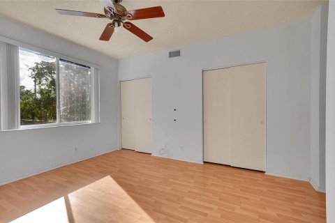Townhouse in Weston, Florida 2 bedrooms, 103.12 sq.m. № 2400022 - photo 23