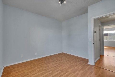 Townhouse in Weston, Florida 2 bedrooms, 103.12 sq.m. № 2400022 - photo 18