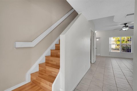Townhouse in Weston, Florida 2 bedrooms, 103.12 sq.m. № 2400022 - photo 15