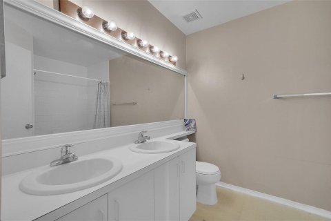 Townhouse in Weston, Florida 2 bedrooms, 103.12 sq.m. № 2400022 - photo 19