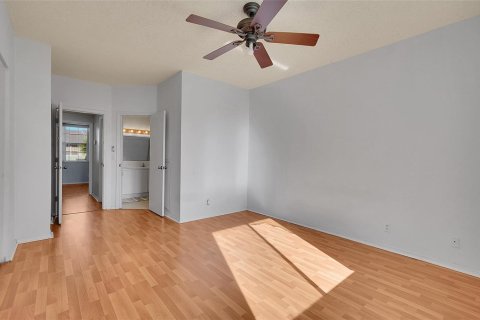 Townhouse in Weston, Florida 2 bedrooms, 103.12 sq.m. № 2400022 - photo 22