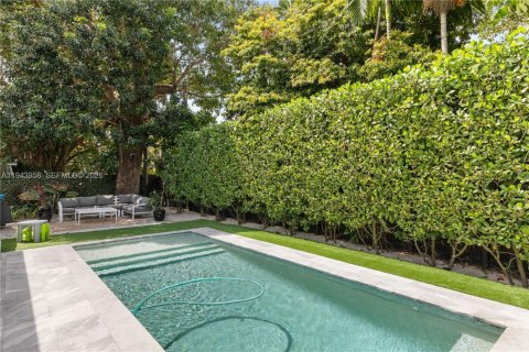 House in Miami, Florida 3 bedrooms, 172.89 sq.m. № 2268556
