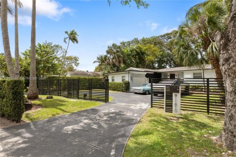 House in Miami, Florida 3 bedrooms, 172.89 sq.m. № 2268556 - photo 4