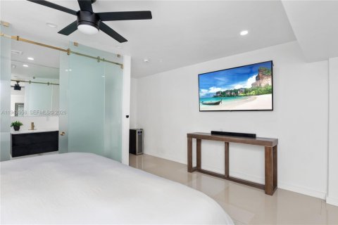 House in Miami, Florida 3 bedrooms, 172.89 sq.m. № 2268556 - photo 11
