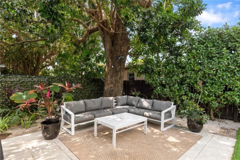 House in Miami, Florida 3 bedrooms, 172.89 sq.m. № 2268556 - photo 17