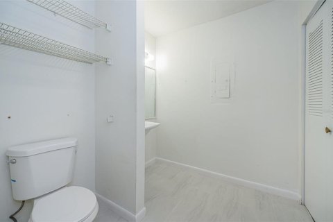 Copropriété à vendre à Clearwater, Floride: 2 chambres, 75.53 m2 № 1681835 - photo 16