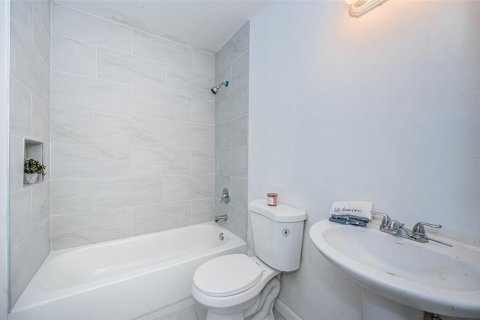 Copropriété à vendre à Clearwater, Floride: 2 chambres, 75.53 m2 № 1681835 - photo 17