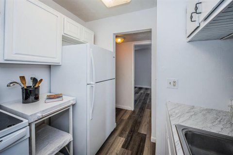 Copropriété à vendre à Clearwater, Floride: 2 chambres, 75.53 m2 № 1681835 - photo 12