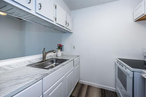 Copropriété à vendre à Clearwater, Floride: 2 chambres, 75.53 m2 № 1681835 - photo 13