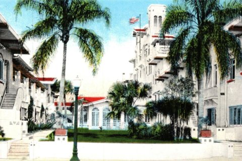 Condominio en venta en Sarasota, Florida, 3 dormitorios, 306.76 m2 № 1992882 - foto 18