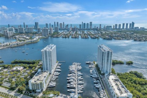 Снять в аренду кондоминиум в Норт-Майами-Бич, Флорида 2 спальни, 170.57м2, № 1952027 - фото 9