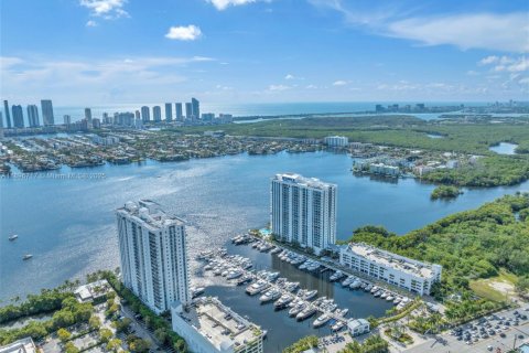 Снять в аренду кондоминиум в Норт-Майами-Бич, Флорида 2 спальни, 170.57м2, № 1952027 - фото 10