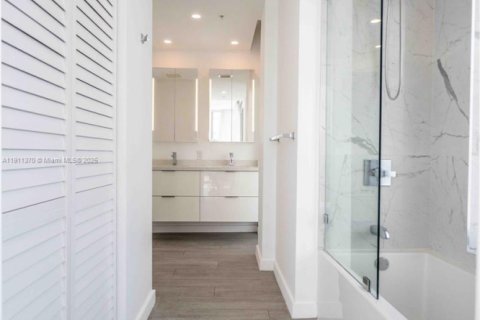 Снять в аренду квартиру в Майами-Бич, Флорида 2 спальни, 90.49м2, № 1967282 - фото 15
