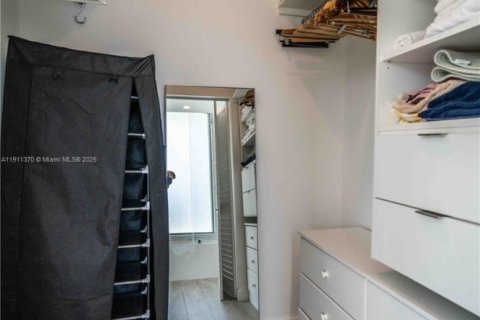 Снять в аренду квартиру в Майами-Бич, Флорида 2 спальни, 90.49м2, № 1967282 - фото 17