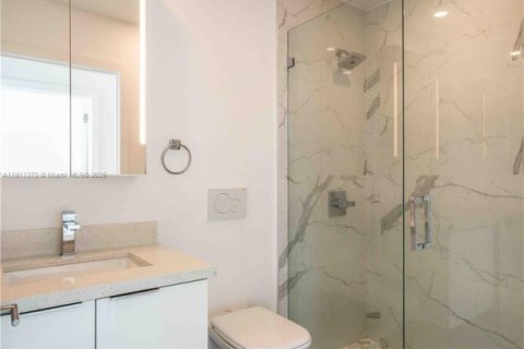 Снять в аренду квартиру в Майами-Бич, Флорида 2 спальни, 90.49м2, № 1967282 - фото 30