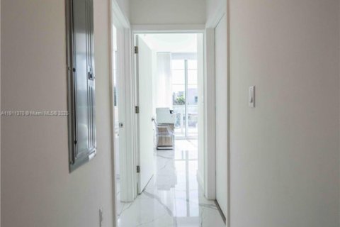 Снять в аренду квартиру в Майами-Бич, Флорида 2 спальни, 90.49м2, № 1967282 - фото 10