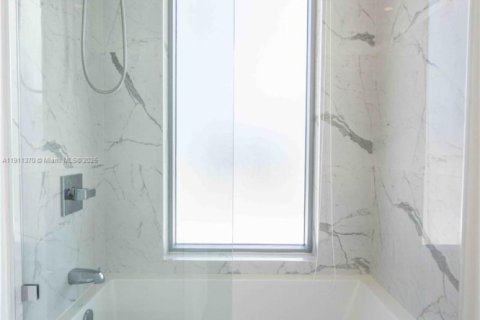 Снять в аренду квартиру в Майами-Бич, Флорида 2 спальни, 90.49м2, № 1967282 - фото 29