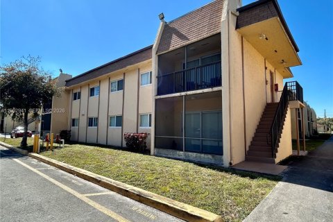 Кондоминиум с 2 спальнями в Лодерхилл, Флорида № 2023992