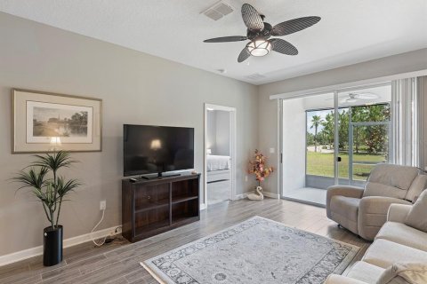 House in Clermont, Florida 2 bedrooms, 127.65 sq.m. № 1909294 - photo 13