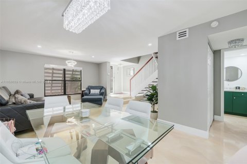 Townhouse in Pembroke Pines, Florida 3 bedrooms, 155.33 sq.m. № 1868201 - photo 4