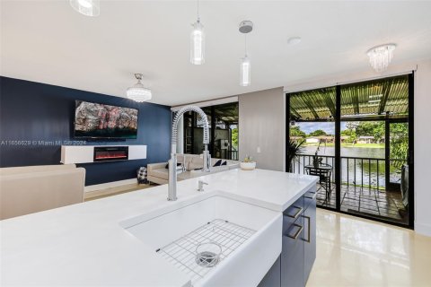 Townhouse in Pembroke Pines, Florida 3 bedrooms, 155.33 sq.m. № 1868201 - photo 8