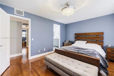 Townhouse in Pembroke Pines, Florida 3 bedrooms, 155.33 sq.m. № 1868201 - photo 20