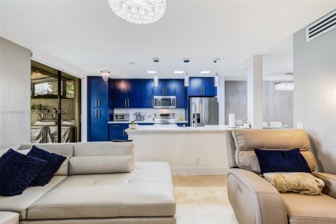 Townhouse in Pembroke Pines, Florida 3 bedrooms, 155.33 sq.m. № 1868201 - photo 12