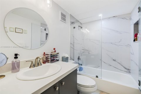 Townhouse in Pembroke Pines, Florida 3 bedrooms, 155.33 sq.m. № 1868201 - photo 30