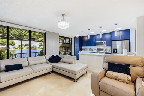 Townhouse in Pembroke Pines, Florida 3 bedrooms, 155.33 sq.m. № 1868201 - photo 11