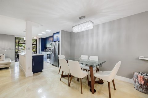 Townhouse in Pembroke Pines, Florida 3 bedrooms, 155.33 sq.m. № 1868201 - photo 14