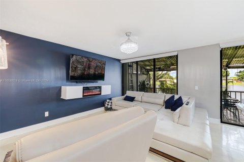 Townhouse in Pembroke Pines, Florida 3 bedrooms, 155.33 sq.m. № 1868201 - photo 10