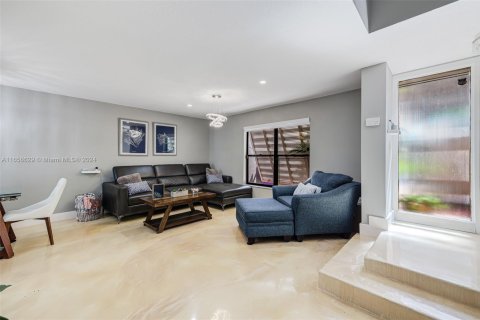 Townhouse in Pembroke Pines, Florida 3 bedrooms, 155.33 sq.m. № 1868201 - photo 16