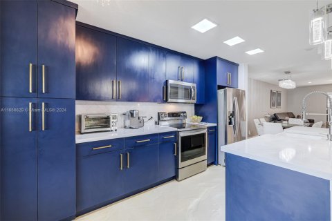 Townhouse in Pembroke Pines, Florida 3 bedrooms, 155.33 sq.m. № 1868201 - photo 1