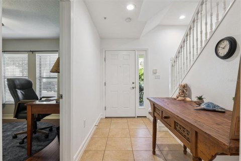 Touwnhouse à vendre à Lake Mary, Floride: 4 chambres, 198.07 m2 № 2419695 - photo 6