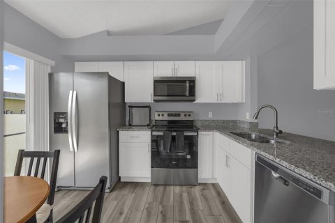 Adosado en venta en Kissimmee, Florida, 2 dormitorios, 88.44 m2 № 2209631 - foto 14