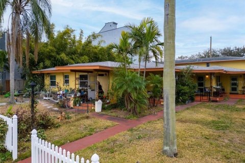 Commercial property in Saint Petersburg, Florida 276.48 sq.m. № 1732977 - photo 19