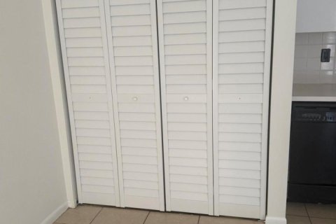 Condo in West Palm Beach, Florida, 1 bedroom № 2188098 - photo 7