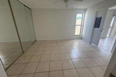 Condo in West Palm Beach, Florida, 1 bedroom № 2188098 - photo 8