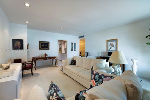 Condominio en Miami, Florida, 1 dormitorio  № 2033089