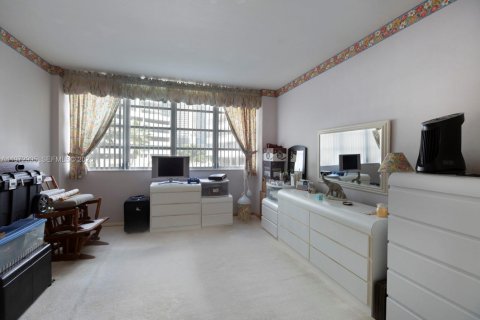Condominio en venta en Miami, Florida, 1 dormitorio, 73.11 m2 № 2033089 - foto 10