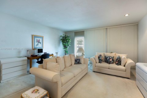 Condominio en venta en Miami, Florida, 1 dormitorio, 73.11 m2 № 2033089 - foto 2