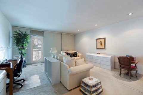 Condominio en venta en Miami, Florida, 1 dormitorio, 73.11 m2 № 2033089 - foto 4
