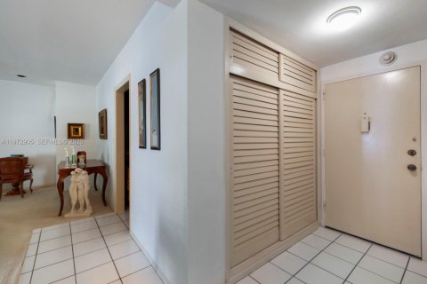Condominio en venta en Miami, Florida, 1 dormitorio, 73.11 m2 № 2033089 - foto 13