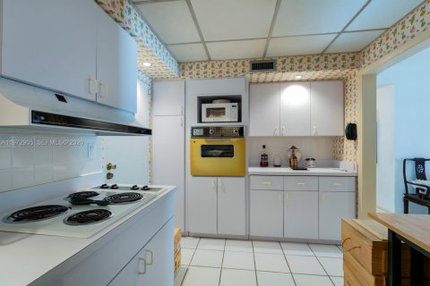 Condominio en venta en Miami, Florida, 1 dormitorio, 73.11 m2 № 2033089 - foto 9