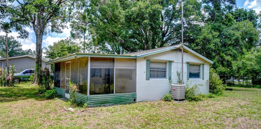 House in Zephyrhills, Florida 2 bedrooms, 85.47 sq.m. № 1760454
